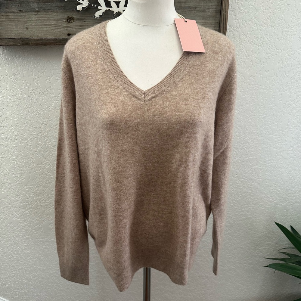 Quince 100% cashmere beige tan V-Neck Tan Sweater size XL NWT